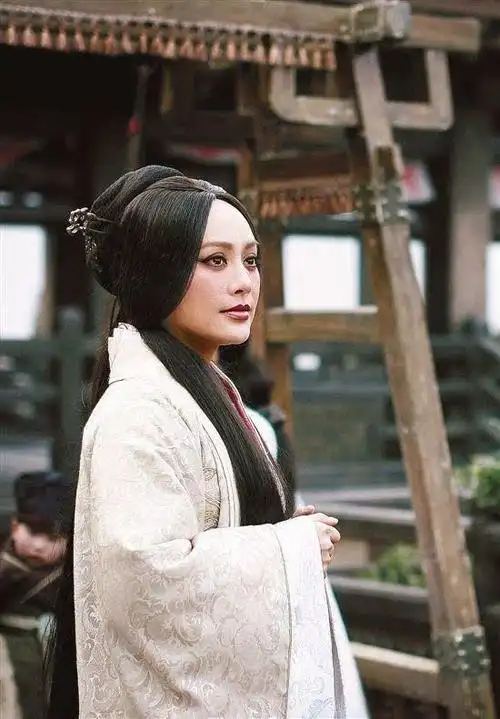 由宁静,张博,邢佳栋等领衔主演的电视剧《大秦帝国之崛起》目前正在