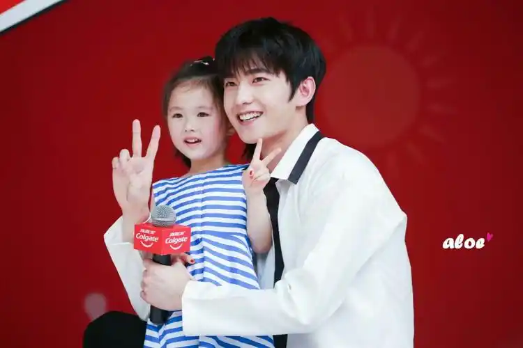 杨洋杨洋杨洋杨洋杨洋杨洋杨洋杨洋 @杨洋 出席高露洁活动 好久不见啊