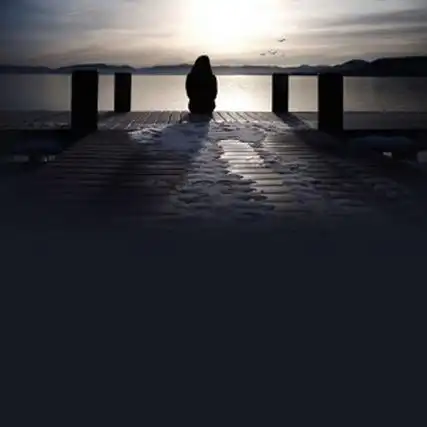 最新孤单背影的伤感图片 我永远热爱那个普通又平凡的自己-腾牛个性网