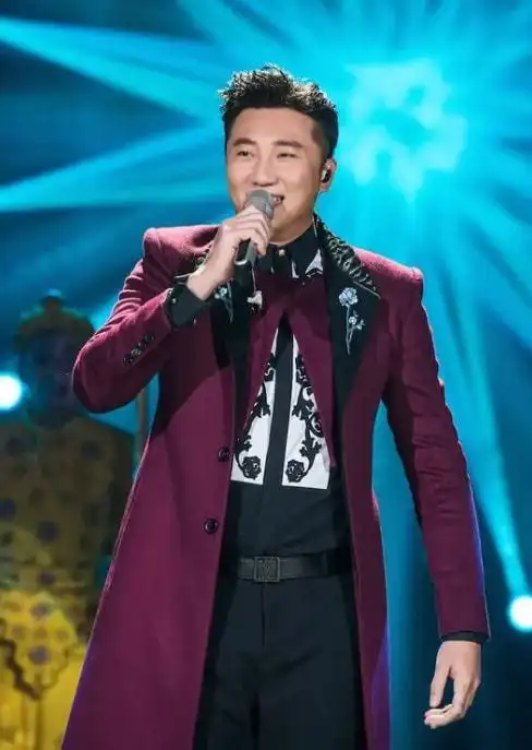 40岁关喆响应号召和葡萄牙老婆三胎得女却担心养娃压力大