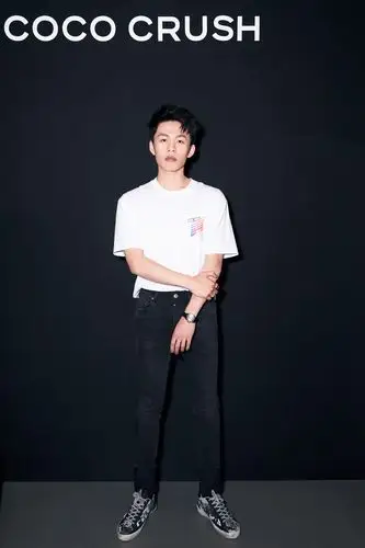 李鸿其亮相活动潮范十足 动静有型尽显高级感