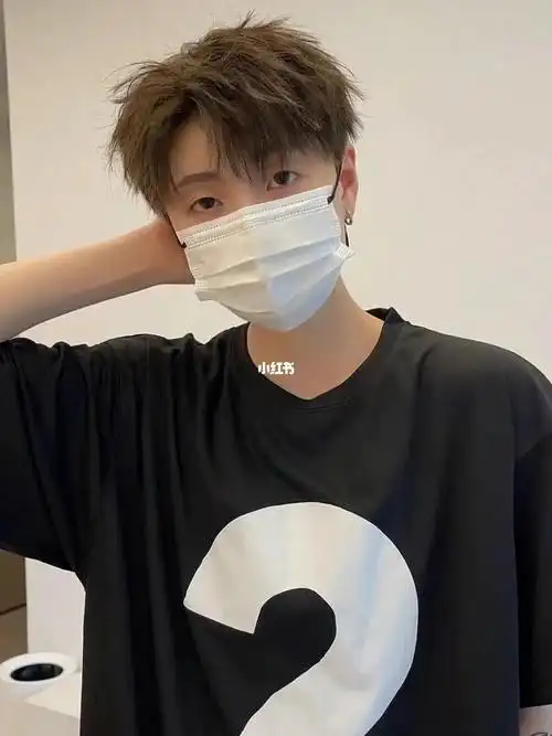 不用漂男生发色|||不想褪色不想头发损伤太大的男生必染发色冷棕色 染