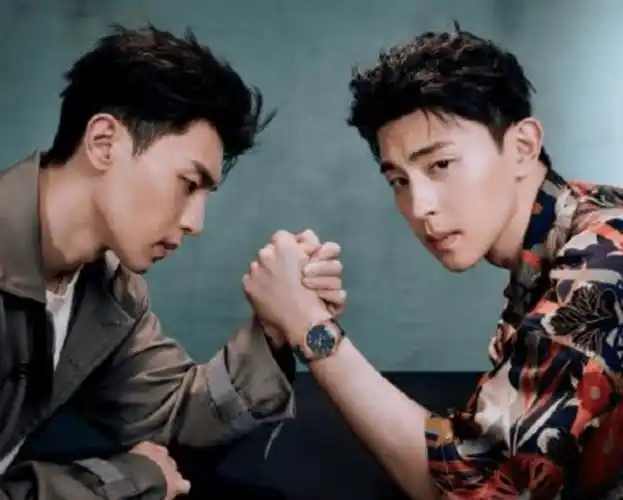 原创吃瓜邓伦时尚先生首封邓伦杨紫私下关系被爆领证