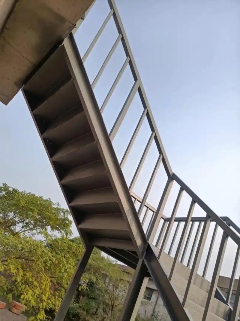 钢结构楼梯扶手护栏现场施工自由样式 钢结构楼梯扶手护栏,专业定做