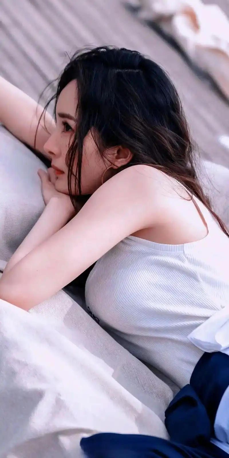 杨幂,1986年出生于北京,身高166.5公分,体重45公斤 - 抖音