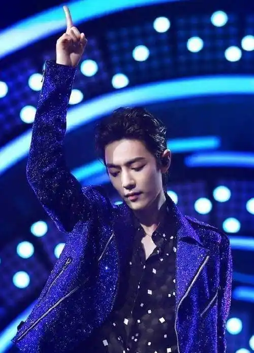 肖战终于营业,晒三月首张!