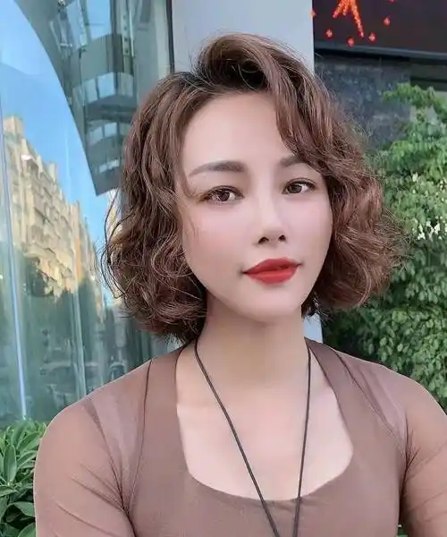 原创40岁左右的女性发型这样剪时尚年轻不老气