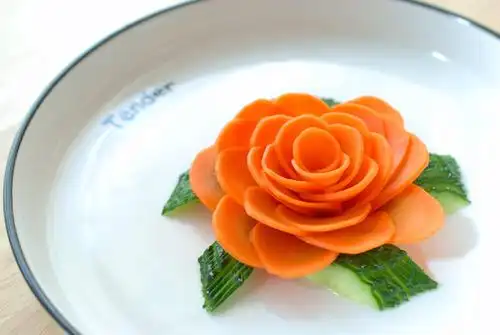 1根黄花1根胡萝卜教你做一个漂亮的盘子装饰太简单了