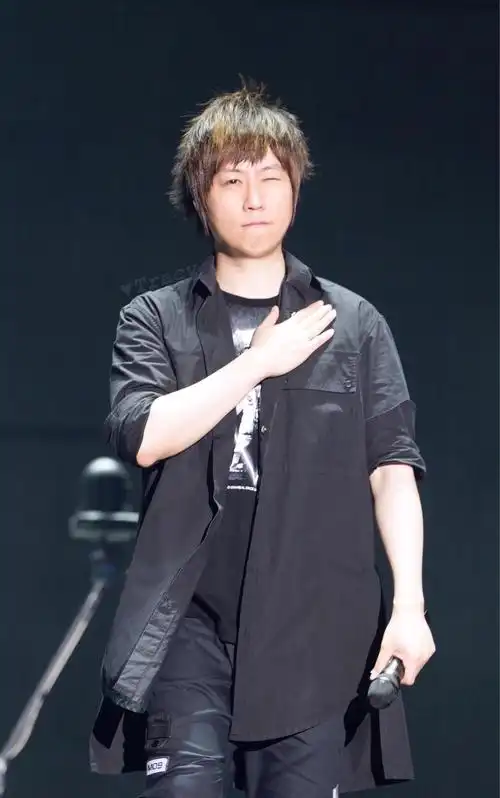 五月天阿信的长相可以称得上帅吗?