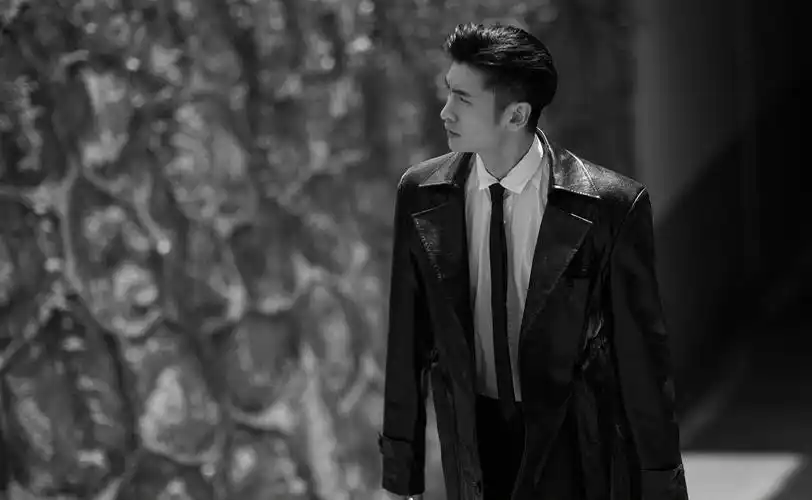 张云龙黑白写真曝光!尽显型男魅力,男友力爆棚
