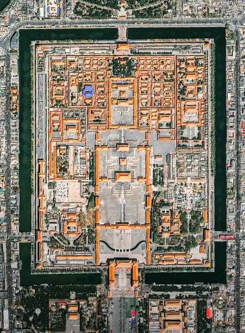 点击图片进入小程序"数字故宫",可以欣赏到故宫全景图,图片源自@esri)