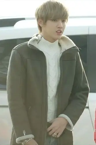 男星吴亦凡机场街拍高清写真