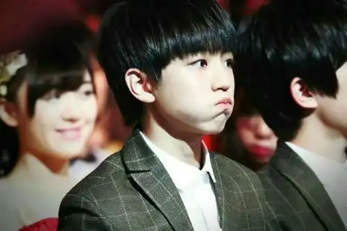 王俊凯让妈粉心动的瞬间是嘟嘴巴最可爱的人呀