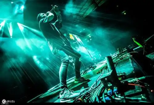 在里斯本,阿尔泰斯竞技场的voa 重摇滚节盛大开幕