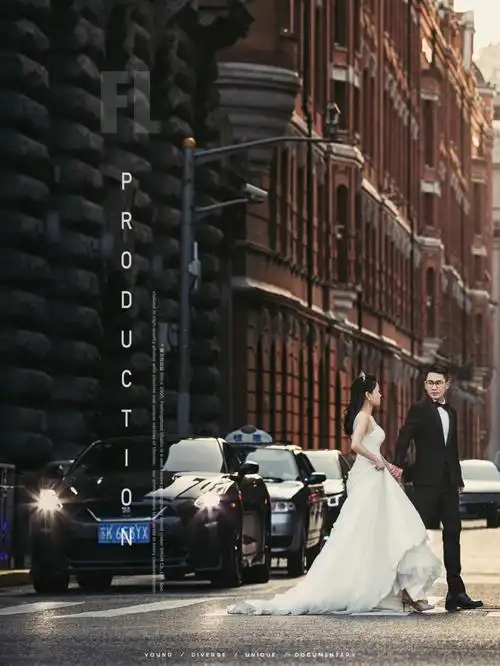 上海外景婚纱照外滩轻松惬意的街拍