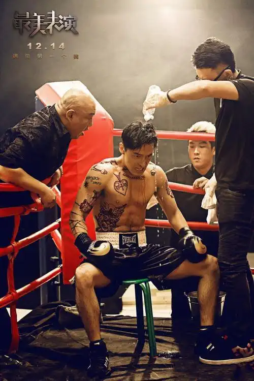 少得了吴彦祖,光靠颜值就让众多女性为之疯狂,更别说他一身的肌肉了