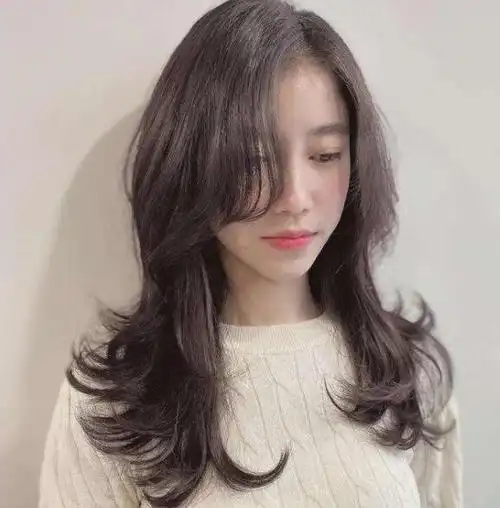 女士2022烫发中长发,这3种烫发时髦显气质