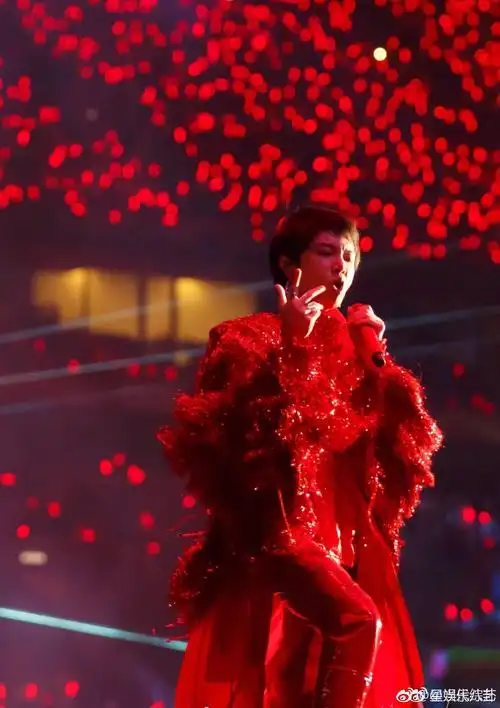 湖南卫视跨年演唱会华晨宇演唱的新歌《斗牛》电视首秀