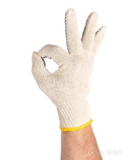 男性手戴工作手套