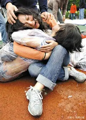 谨以此诗献给那些在汶川地震中失去孩子的母亲们