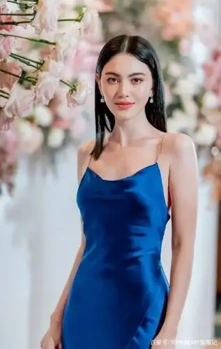 台湾名模余俪晒靓照清爽背心牛仔裤名副其实的衣架子