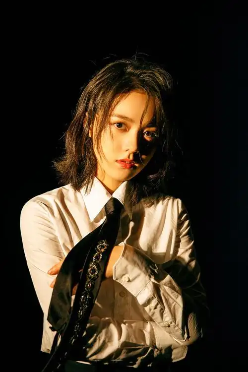 喜欢女鹅赵今麦的酷酷眼神