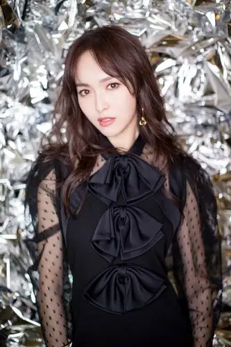 唐嫣蕾丝质感连衣短裙优雅妩媚 新剧《归去来》定档引人期待_凤凰网