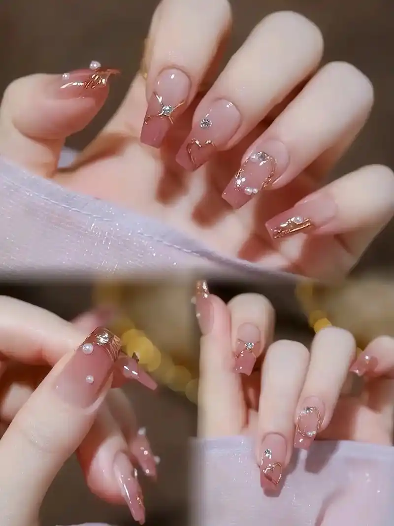 渐变色美甲.希望我与你的关系随着时间推移渐渐变深厚!