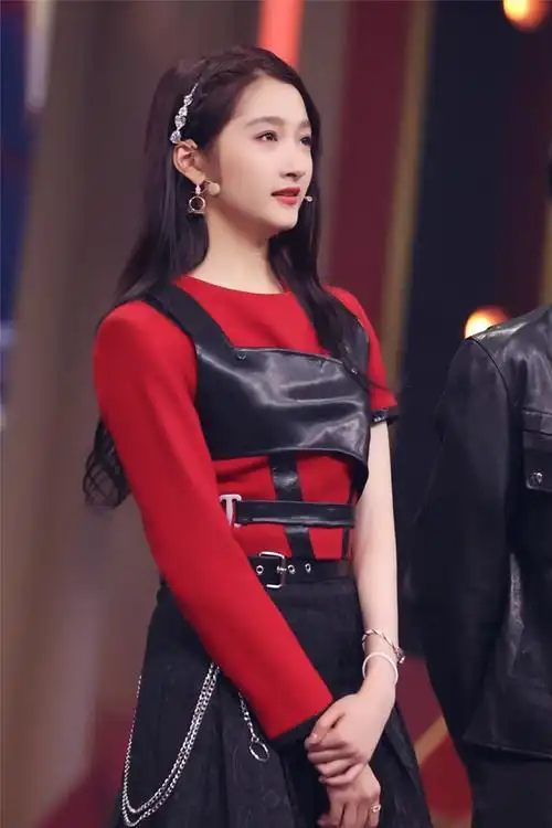 "小说家"挑战《王牌》 杨幂黑裙造型抢眼_时尚中国_中国网