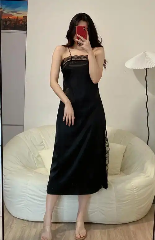 wmxz自制2022春季新款蕾丝边装饰斜裁气质经典黑色显瘦吊带连衣裙