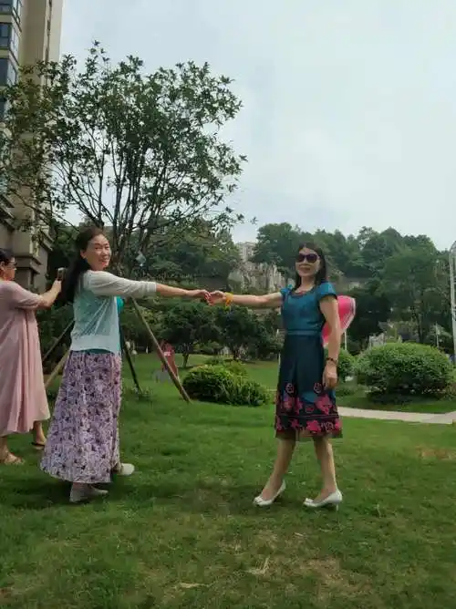 邻里邻居 相爱相亲