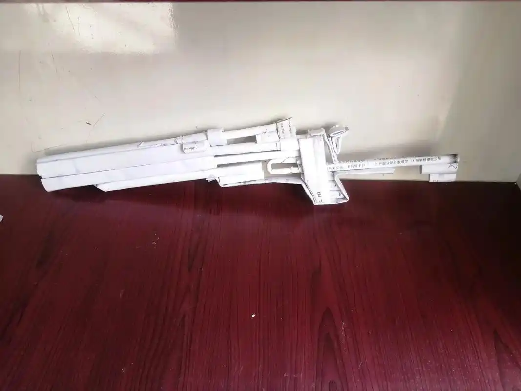 儿子学习之余的折纸手工手枪系列动手能力