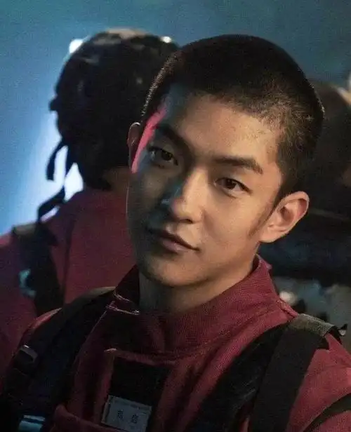 每个姑娘的青春里,都有一个寸头男孩