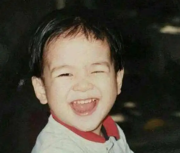 看了白敬亭童年照知道了啥叫成功逆袭完全像两个人