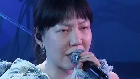 热点:吴莫愁素颜光脚唱我敢 相信终会找到喜欢的自己