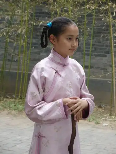 完成个人出道作品《 a target="_blank" href="/item/烟海沉浮