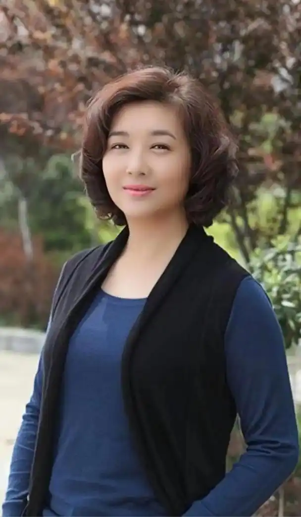 55岁江珊被爆新男友,男友比刘德华还要帅,实力证明小鲜肉不是梦