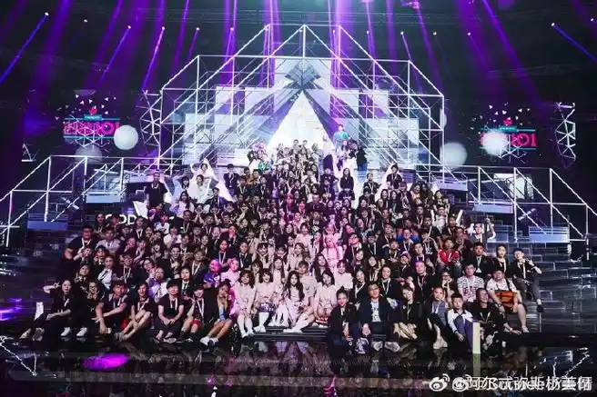 杨芸晴晒创造101合照##杨芸晴晒101毕业照