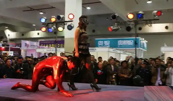 中原性文化节大尺度性趣表演出人意料(图)