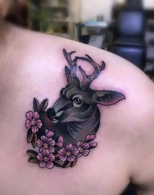 鹿遮盖纹身图片_胸部new school纹身图案