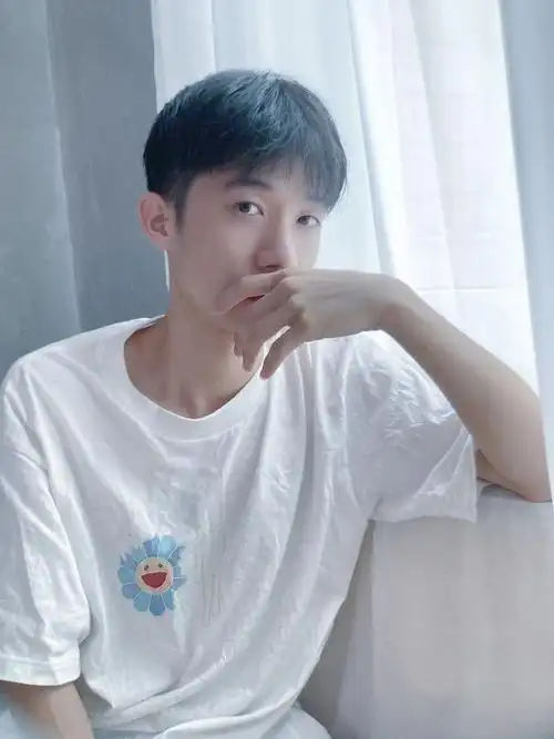 长相普通的男生,如何改造成小鲜肉?