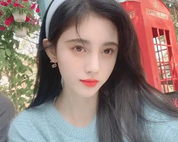 原创鞠婧祎晒怼脸自拍皮肤白皙令人羡慕失去美颜后却暴露真实颜值