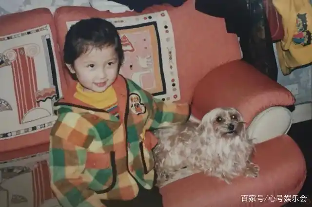 女明星的童年照也太可爱了吧,你们都猜出是谁了吗?