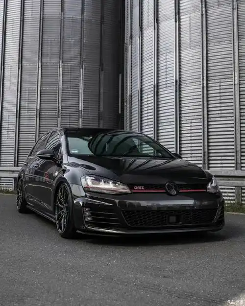 黑色高尔夫golfgti