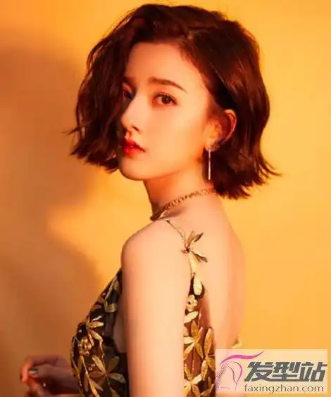 短发适合烫哪种卷发 鱼尾卷短发显嫩不单调