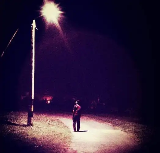 这就是——孤独 然而    这种孤独 恰似给你思考自己的时间 一个人