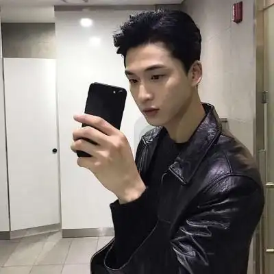 超酷对镜自拍男生头像真人小众