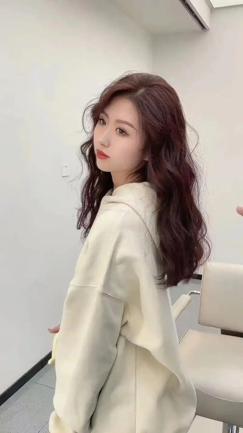 巨显发量的蓬松慵懒卷发秋冬一定要尝试百搭显小 - 抖音