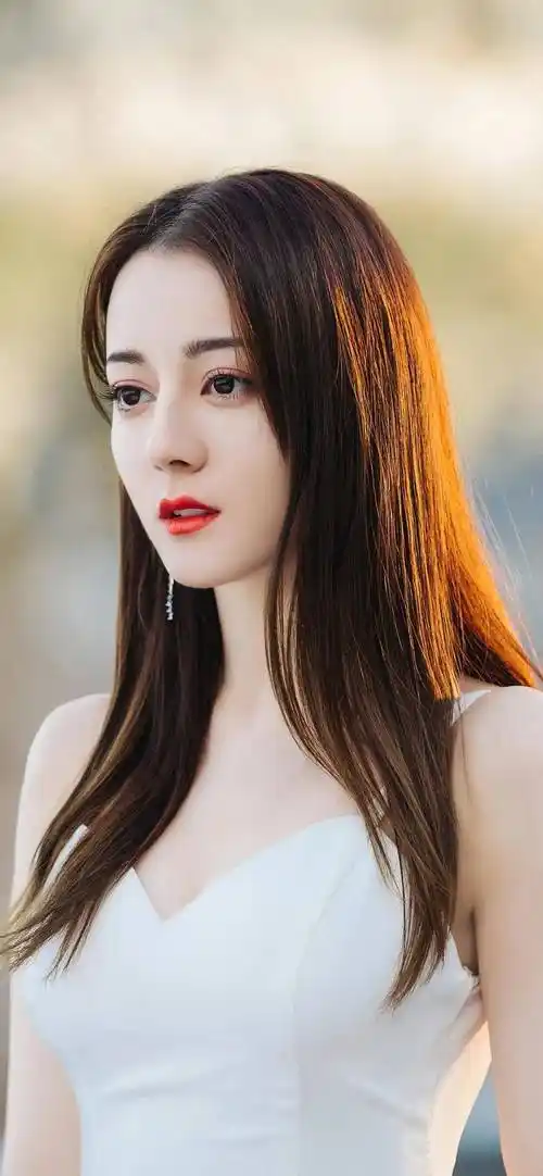 迪丽热巴被质疑和男同事搞暧昧,撒娇式抢他帽子,更多细节被扒_网友