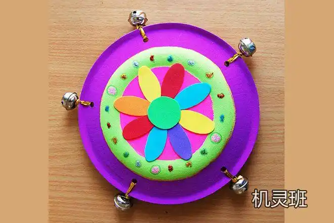 幼儿园自制能发声的乐器纸盘手工制作铃鼓玩具步骤图解
